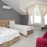 Raya 1 Vila