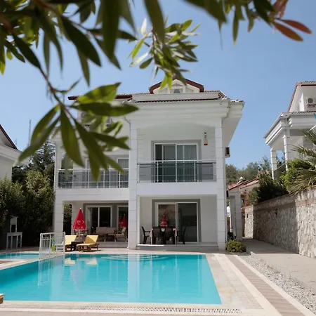 Villa Raya 1 *